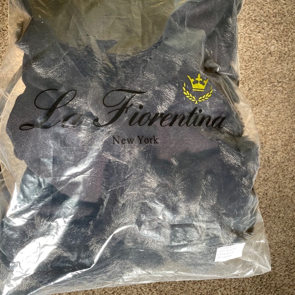 LA FIORENTINA Faux Fur Ruana - Picture 8 of 9